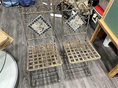 2 VINTAGE HEAVY METAL FOLD UP CHAIRS