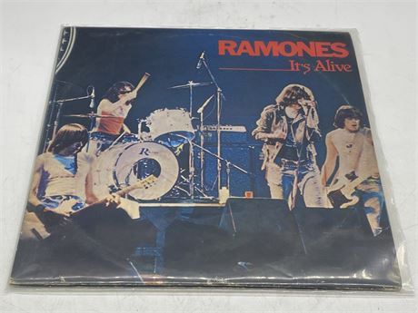 RARE PORTUGAL PRESS RAMONES - IT’S ALIVE 2LP - VG (slightly scratched)