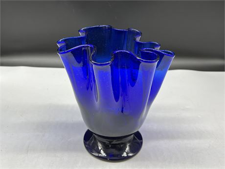 VINTAGE HAND BLOWN COBALT BLUE ART GLASS VASE (8”)