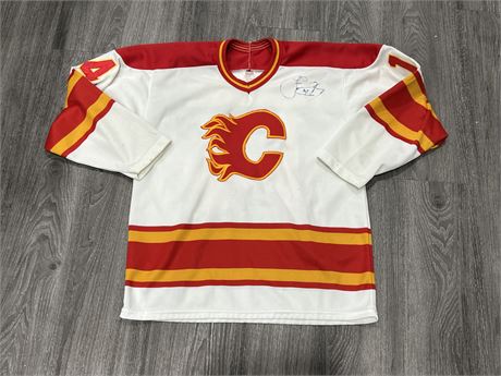 SIGNED VINTAGE THEO FLEURY CALGARY FLAMES JERSEY