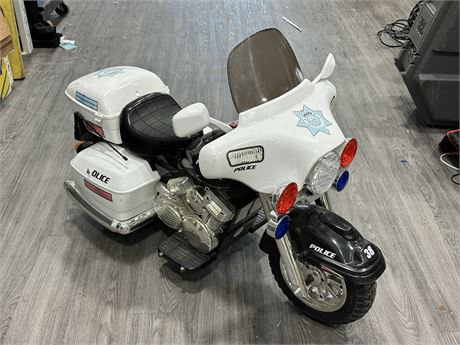 FULL SIZED CHILDS POLICE MOTORCYCLE - NEEDS BATTERY / AS IS  (48”X19”X34”)