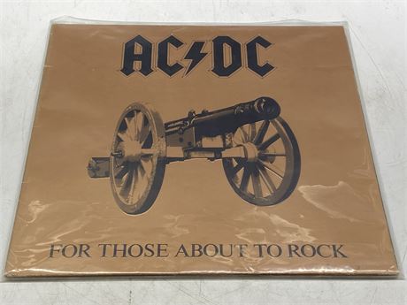AC/DC - FOR THOSE ABOUT TO ROCK / GATEFOLD / EMBOSSED COVER - NEAR MINT (NM)