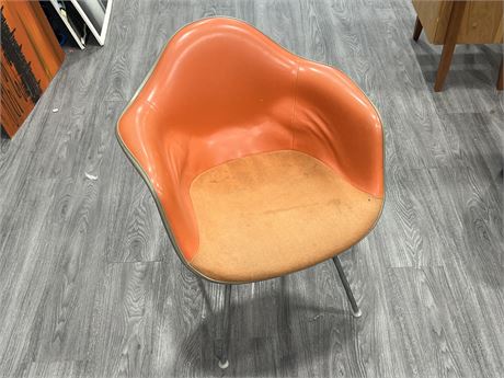 1970s HERMAN MILLER EAMES SHELL CHAIR