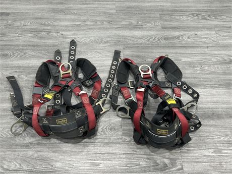 2 HEAVY DUTY GUARDIAN FALL PROTECTION SAFTEY HARNESSES