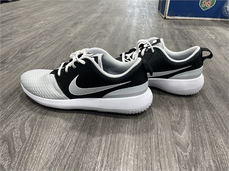 (NEW) NIKE GOLF SHOES SIZE 10