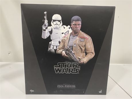STAR WARS HOT TOYS 1/6 SCALE FINN & STORMTROOPER ANH FIGURES