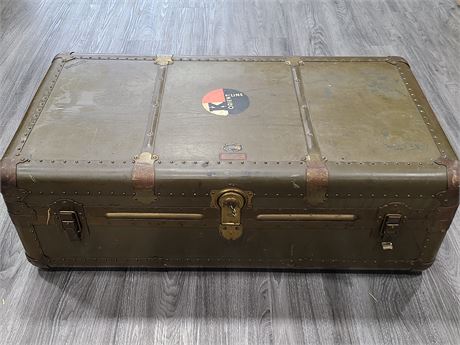 ANTIQUE LANGMUIR GREEN MILITARY TRUNK WITH KEY (40"x21"Dm)