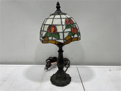 TIFFANY STYLE STAINED GLASS LAMP (14”)