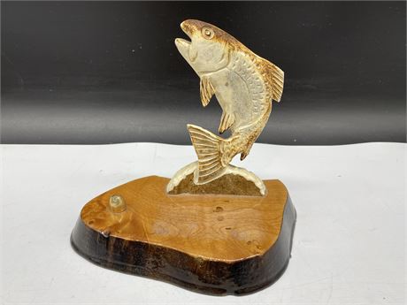 ANTLER FISH SCULPTURE SIGNED BY DENNIS KEVIS, B.C (6” TALL)