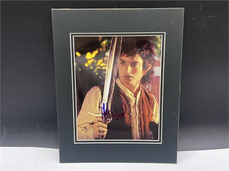 ELIJAH WOOD SIGNED “LORD OF THE RINGS” PHOTO W/COA - DOUBLE MATTED 11”x14”