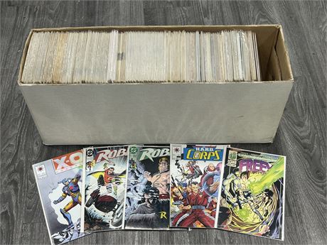 LONG BOX OF BACK ISSUE COMIC BOOKS / BAGGED & BOARDED