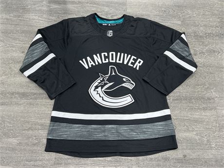 VANCOUVER CANUCKS ADIDAS PARLEY JERSEY SIZE 50