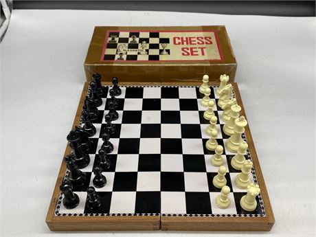 VINTAGE MAGNETIC CHESS SET MADE IN JAPAN
