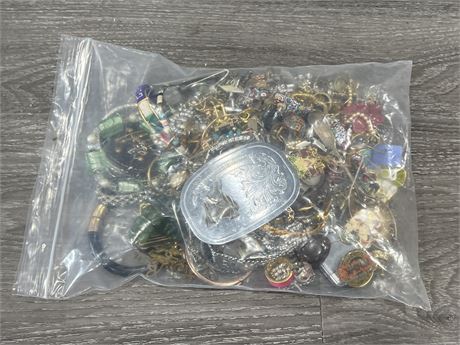 LARGE BAG OF COLLECTIBLES & COSTUME JEWELLERY