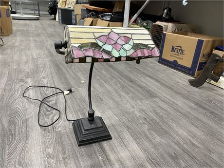 VINTAGE STAINED GLASS BANKERS LAMP