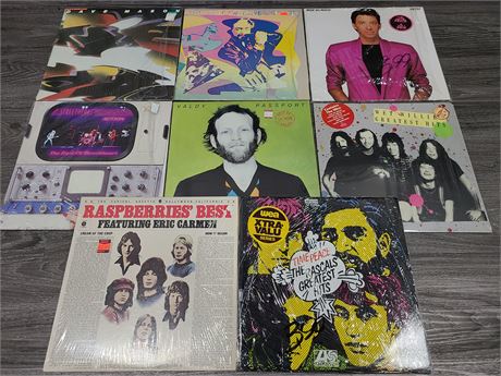 8 RECORDS (excellent condition)