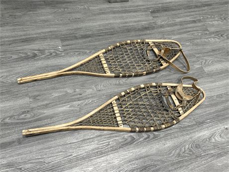 PAIR OF VINTAGE SNOW SHOES - 45” LONG