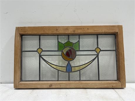 BEAUTIFUL VINTAGE STAINED LEADED GLASS WINDOW - 32”x18”