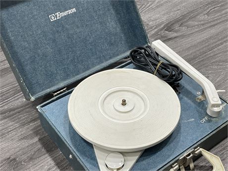 EMERSON KIDS RECORD PLAYER WITH BUILT-IN SPEAKER
