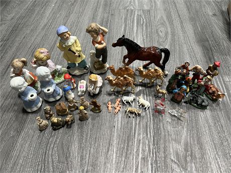 LOT OF EARLY VINTAGE MOSTLY CERAMIC FIGURES - HORSE IS 6”