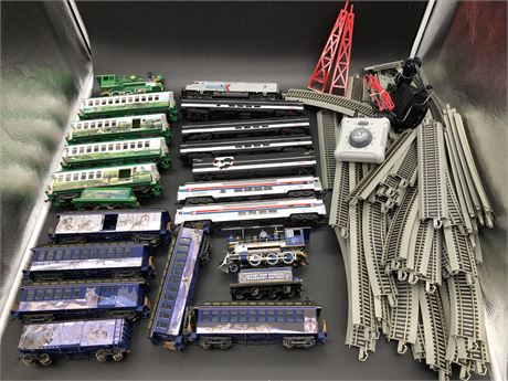 ASSORTED COLLECTABLE TRAIN SET LOT