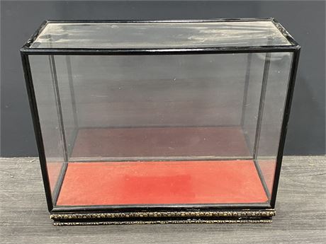 LARGE VINTAGE CHINESE STYLE LAQUER SHOWCASE (14”X16.5”)