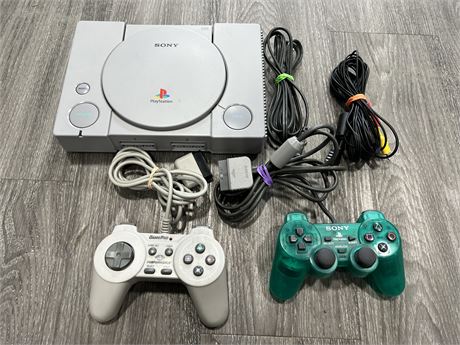 ORIGINAL PLAYSTATION COMPLETE W/CONTROLLERS