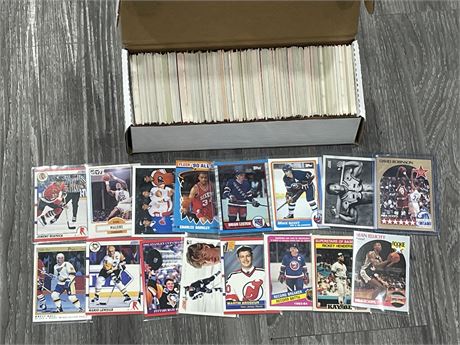 OVER 500+ SPORTS CARDS (MOSTLY 90’S HOCKEY & BASEBALL) INCLUDES SOME STARS