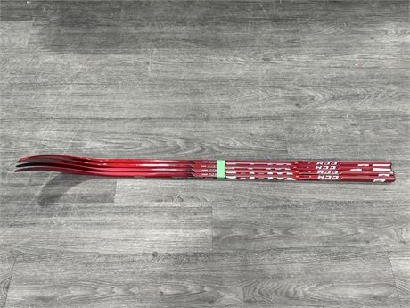 4 BRAND NEW RIGHT HANDED YOUTH HOCKEY STICKS - SPECS IN PHOTOS