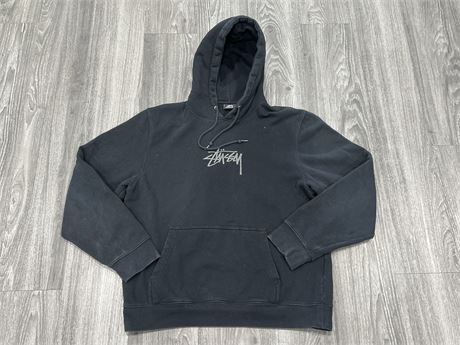 STUSSY PULL OVER HOODIE - SIZE L
