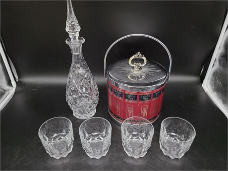 VINTAGE ENCYCLOPEDIA ICE BUCKET WITH DECANTER AND 4 SCOTH GLASSES