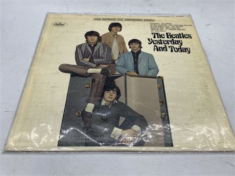 THE BEATLES YESTERDAY & TODAY (ST2553) - COVER IS EXCELLENT, RECORD IS SCRATCHED