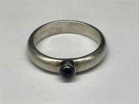 STERLING RING 8 3/4 ROUND BLUE STONE