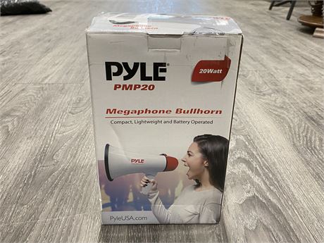 NEW PYLE MEGAPHONE BULLHORN (5.4”X8.6”)