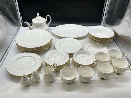 51 PIECE ROYAL ALBERT VAL D’OR CHINA SET - GREAT CONDITION