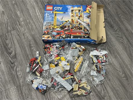 NEW OPEN BOX LEGO #60216