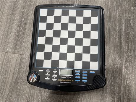 ELECTRONIC CHESS BOARD GAME