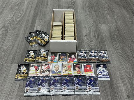 LOT OF HOCKEY CARDS (MOSTLY 1970S-80S)
