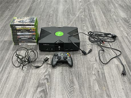 XBOX CONSOLE COMPLETE W/ CONTROLLER CORDS & GAMES (UNTESTED)