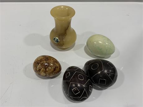 ASSORTED STONE AND ALABASTER EGGS