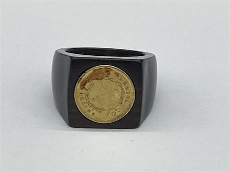 1851 GOLD 1 DOLLAR COIN + EBONY RING - RE-GLUE OR RESTORE - COIN IN 1.68G SIZE 8