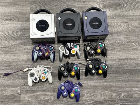 3 GAMECUBES W/CONTROLLERS (AS IS)