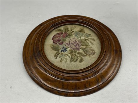 VERY NICE 1800s CIRCULAR FRAMED ANTIQUE BROIDERY 11”