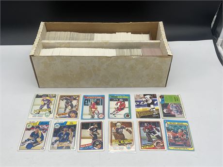 BOX OF ASSORTED MIXED HOCKEY CARDS