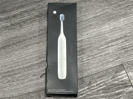 COMPACT ELECTRIC TOOTHBRUSH (BRAND NEW/NEVER USED)