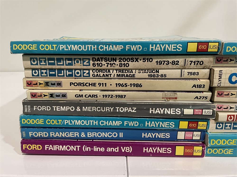 Urban Auctions - 18 VINTAGE CAR MANUALS