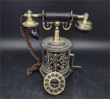 OLD FASHIONED ANTIQUE TELEPHONE