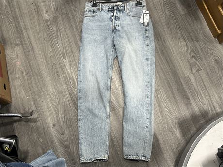 (NEW) GUESS JEANS - RETAIL 118$- SIZE 29 X 30 -  with tags