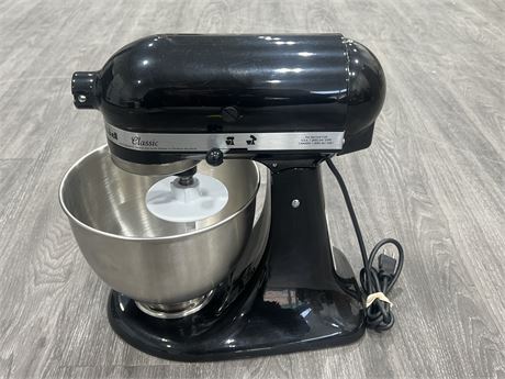 KITCHEN AID CLASSIC MIXER - EXCELLENT WORKING COND.