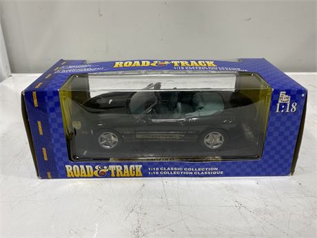 1:18 SCALE ROAD TRACK DIE CAST CAR